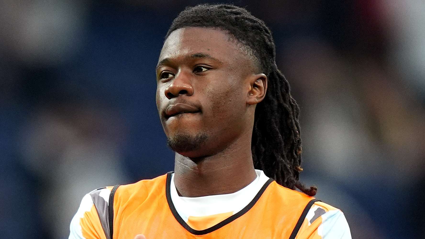 他能够在狭 他能够在狭